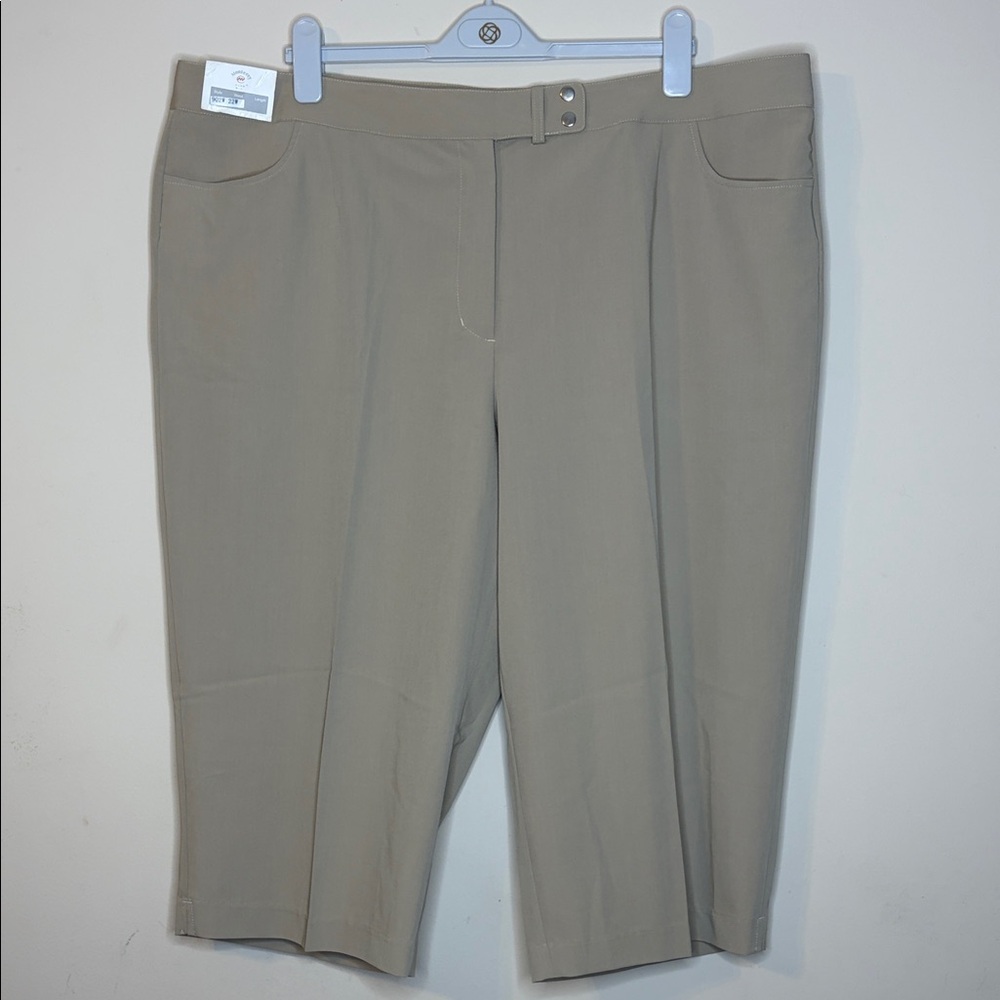 Monterrey Club Women's Tan Capri Pants Size 22W